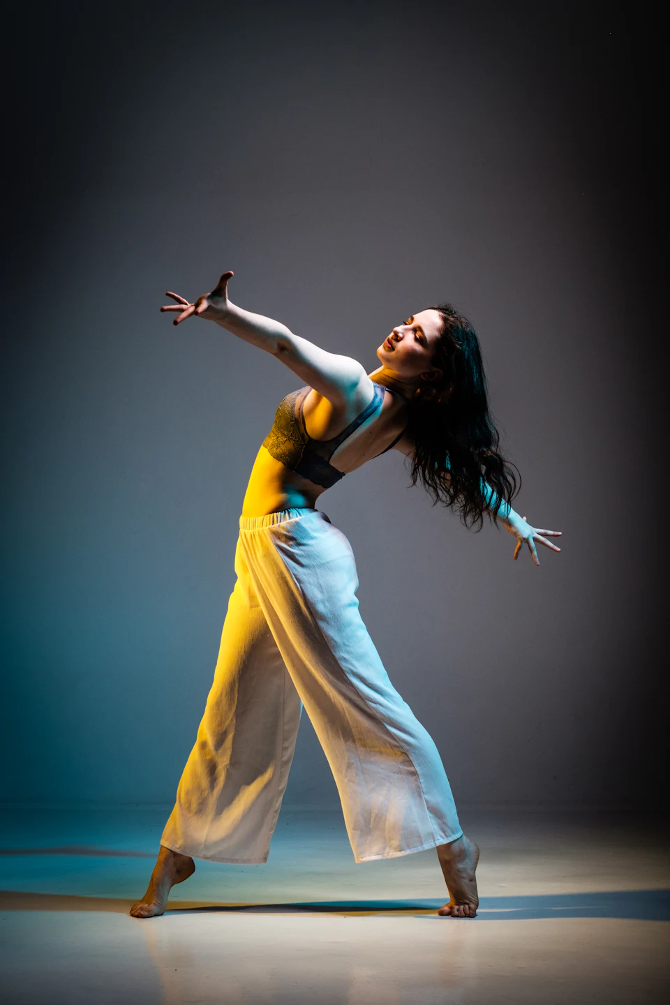 Dancing woman on stageb